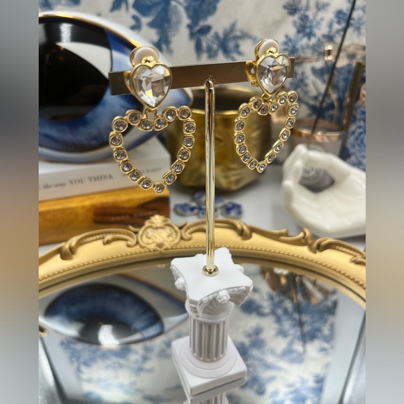 🆕 OSCAR DE LA RENTA 🧿 Crystal Heart Earrings 🪬 - Picture 9 of 16